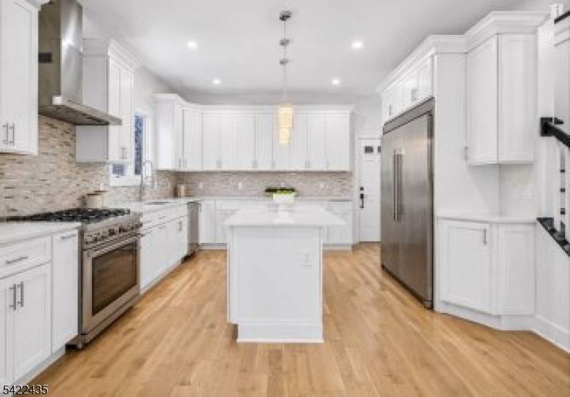 Fully renovated 6 bedrooms, 3.