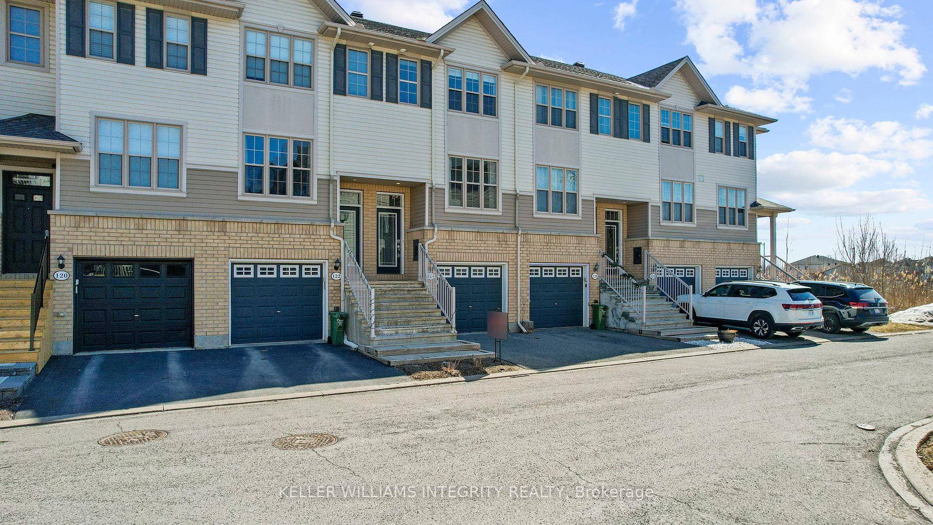 Welcome to 124 Caithness, a Well maintained 2 bedroom, 2 full bathroom, 3 storey unit with a walkout lower level and a BACKYARD, conveniently located in the family friendly neighborhood ...