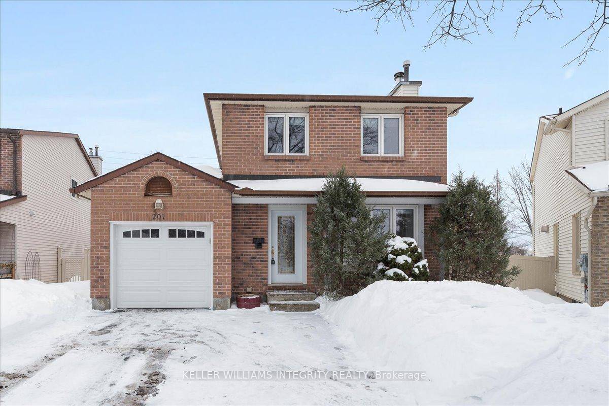This 3 bedroom, 3 bathroom freshly painted home is situated on a large, fenced, pie shaped lot on a quiet street with no rear neighbours has been beautifully maintained by ...