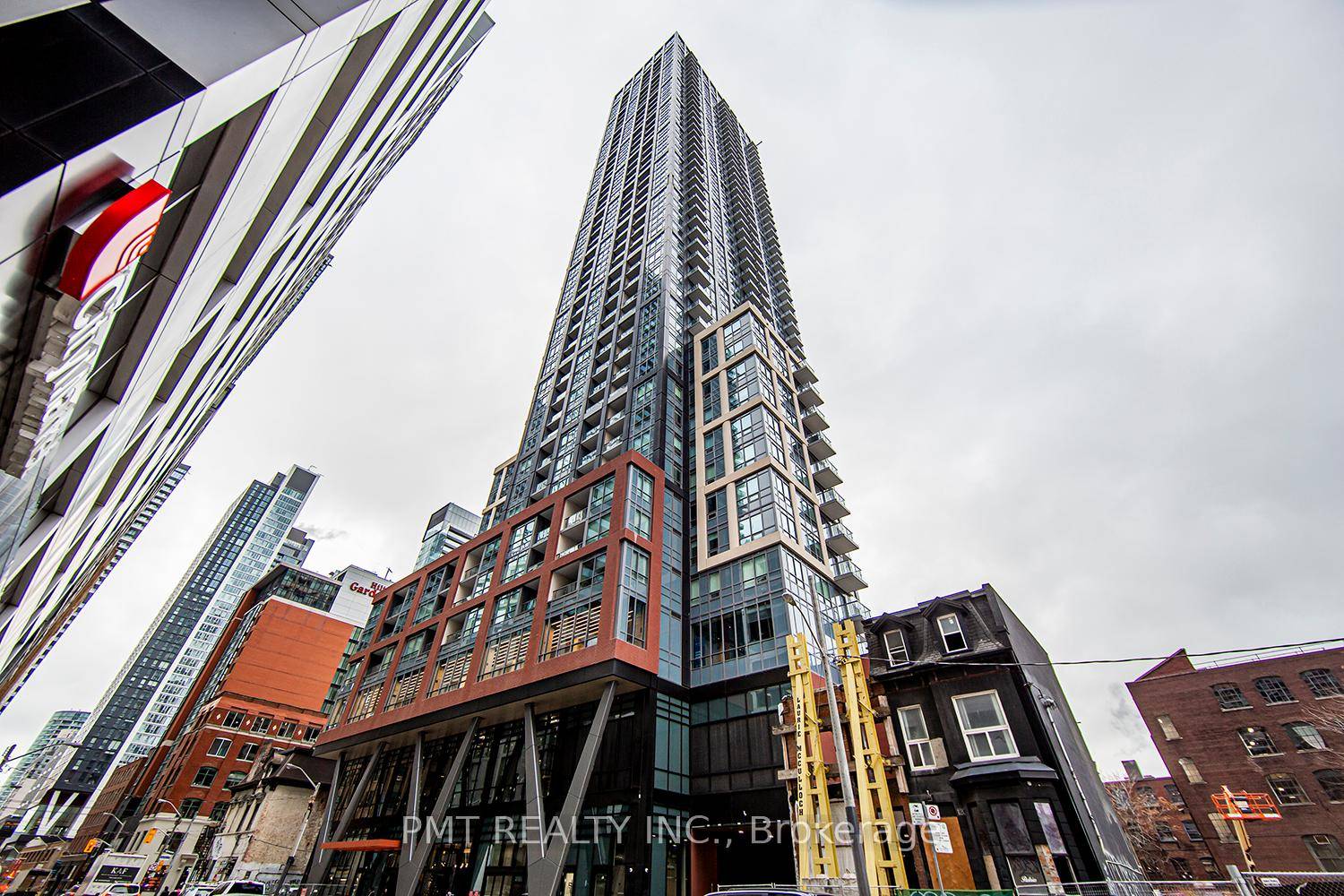 Experience upscale downtown living in this stunning 35th floor one bedroom unit with breathtaking south facing city views.