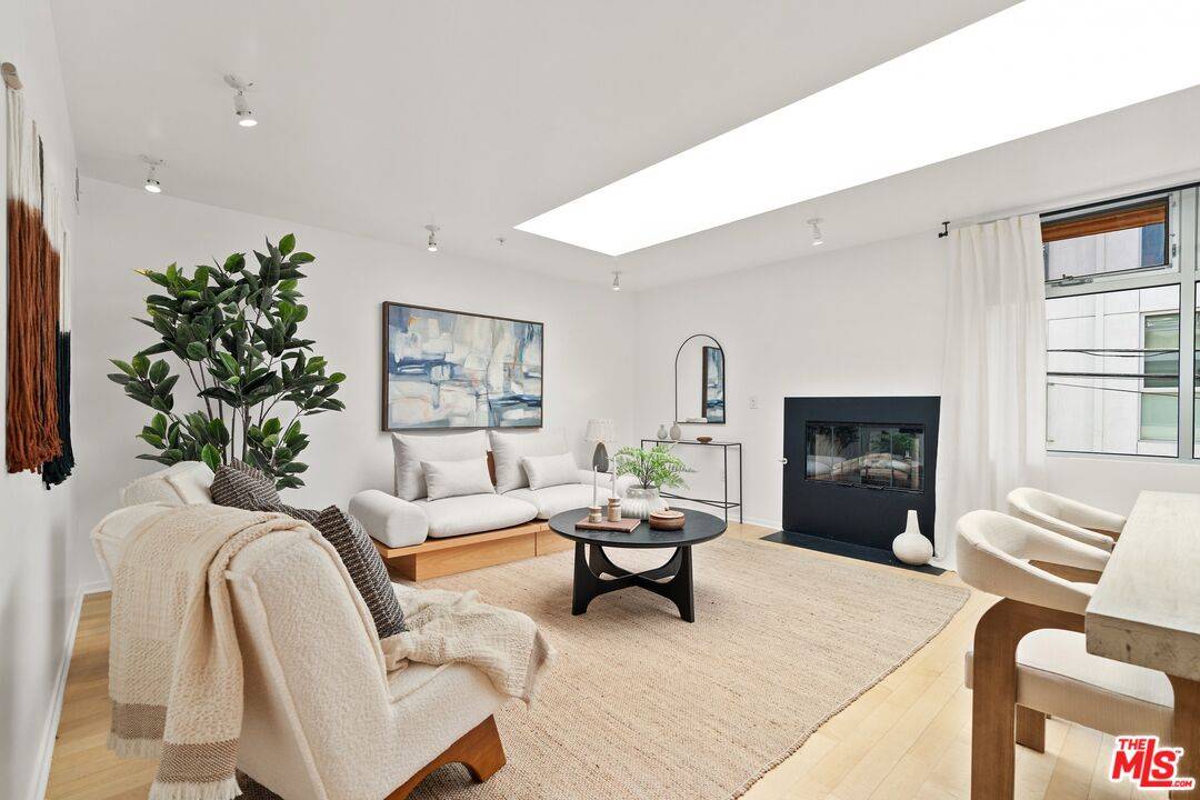 5806   Waring Ave 1BR Hancock Park La