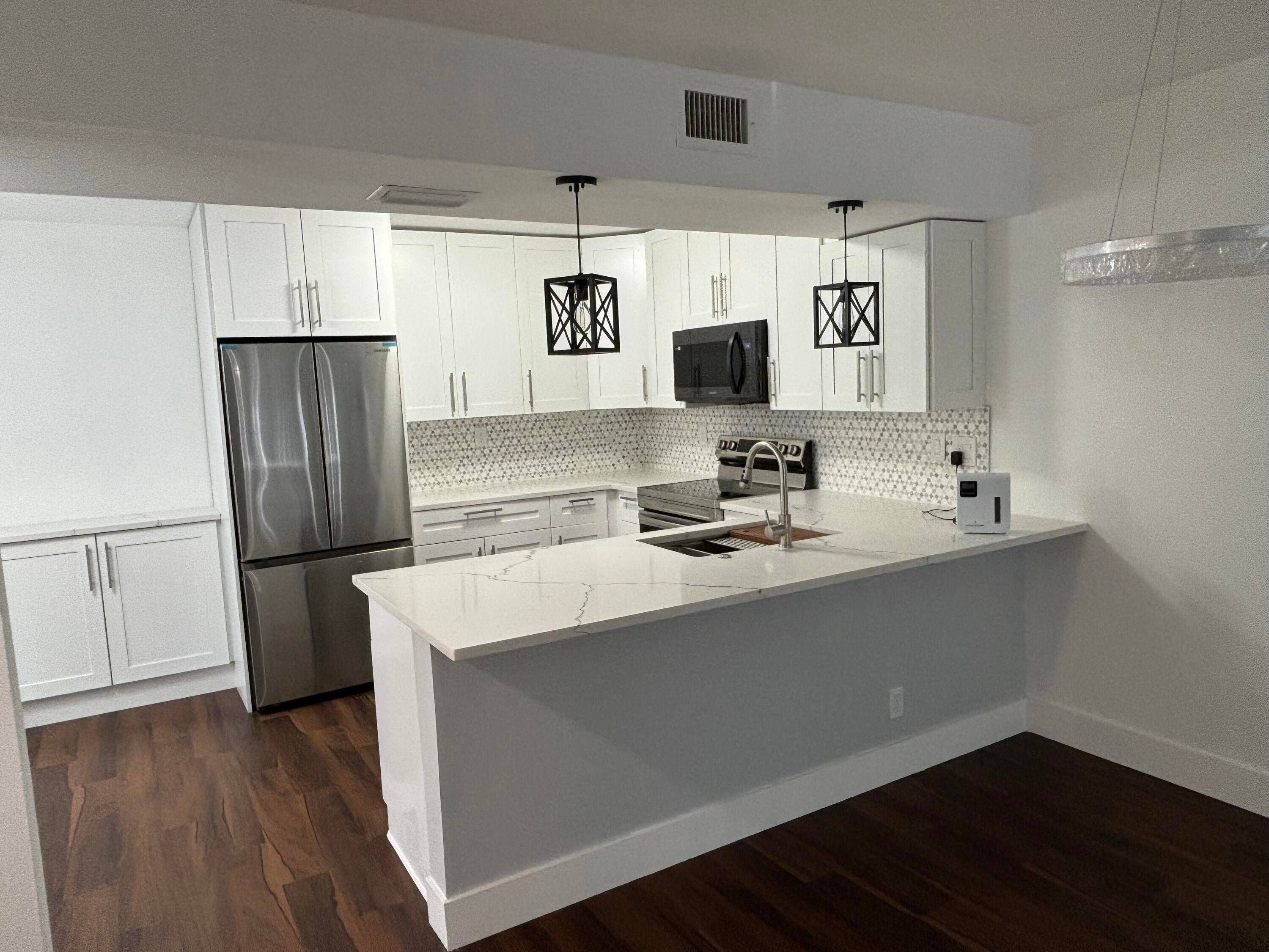 Welcome to your newly renovated retreat al Lucerne pointe.