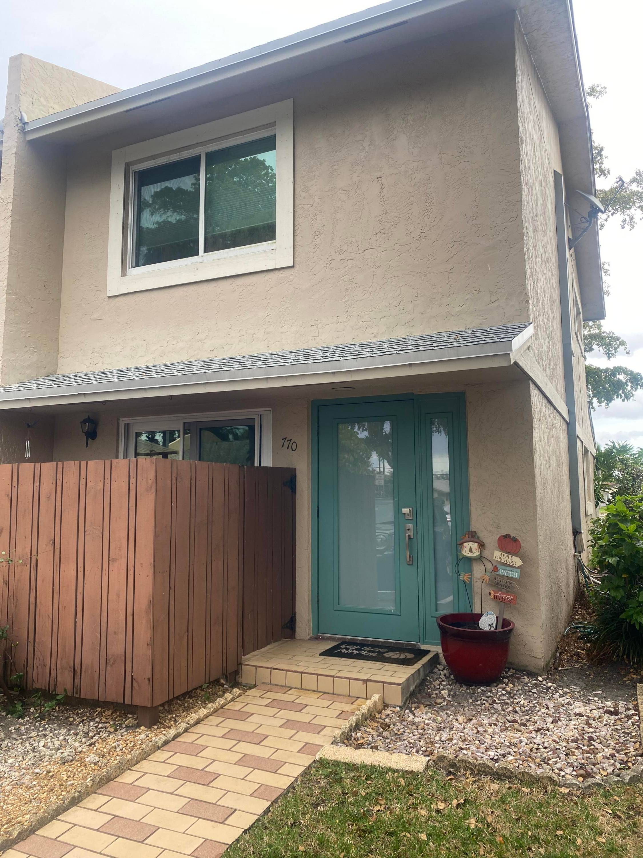 MOTIVATED ! ! ! ! Adorable and charming waterfront townhome perfectly situated in highly desirable Coconut Creek !