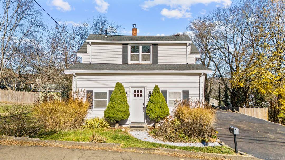 Welcome to 4 Bellview, nestled in the beautiful and highly sought after town of Branford.