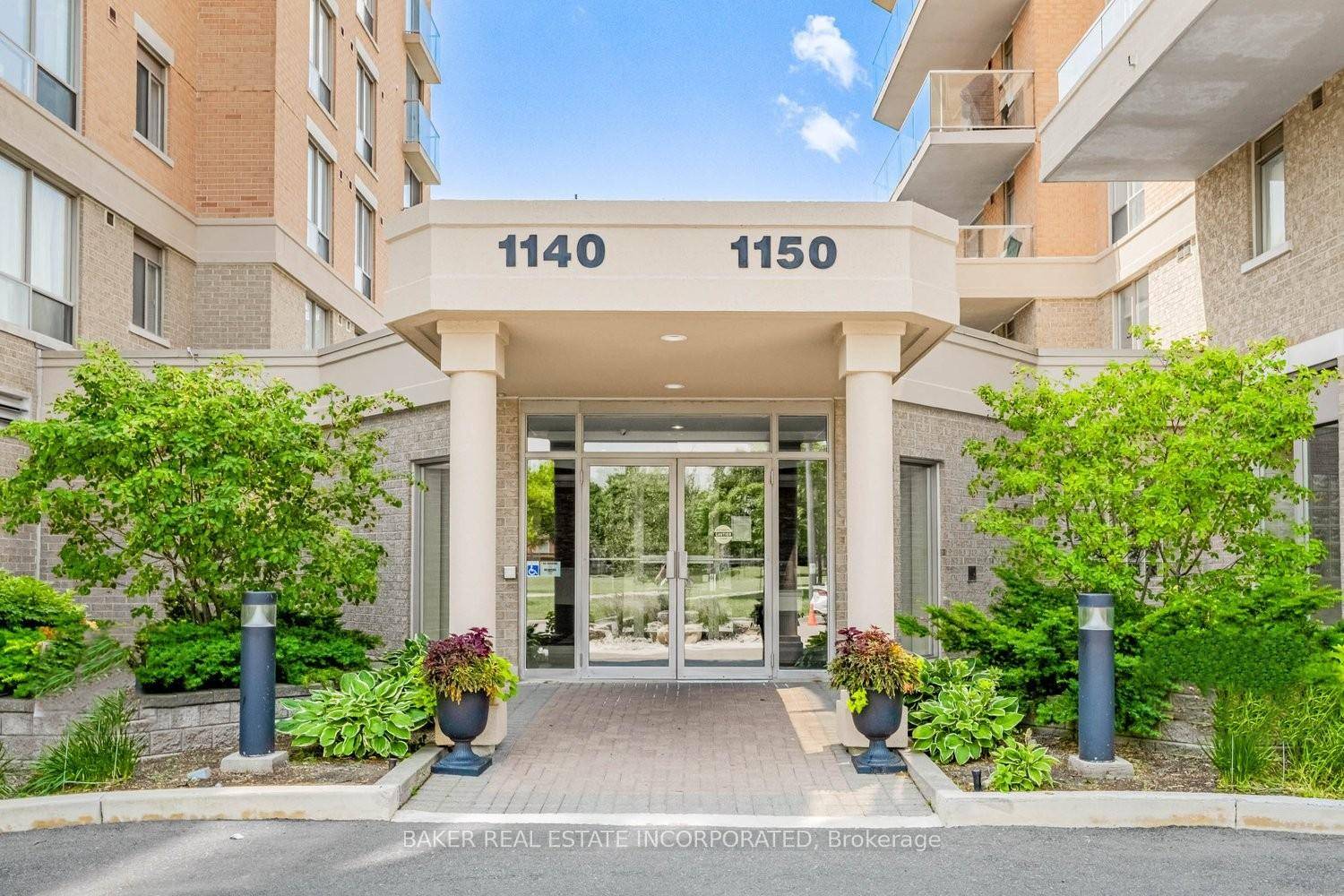 Beautifully bright, spacious and rare oversized one bedroom corner suite with an oversized wrap around balcony located in the Lakeview Neighbourhood.