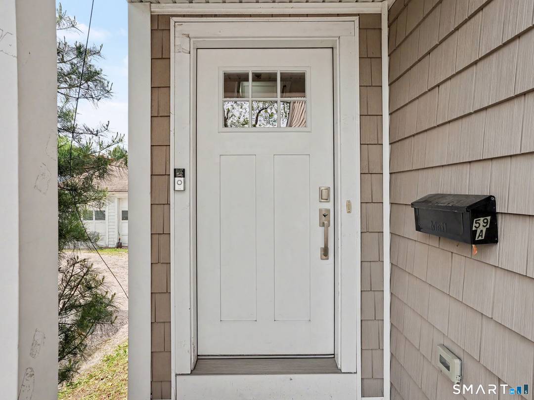 Beautifully appointed, newer townhouse in convenient East Norwalk location.