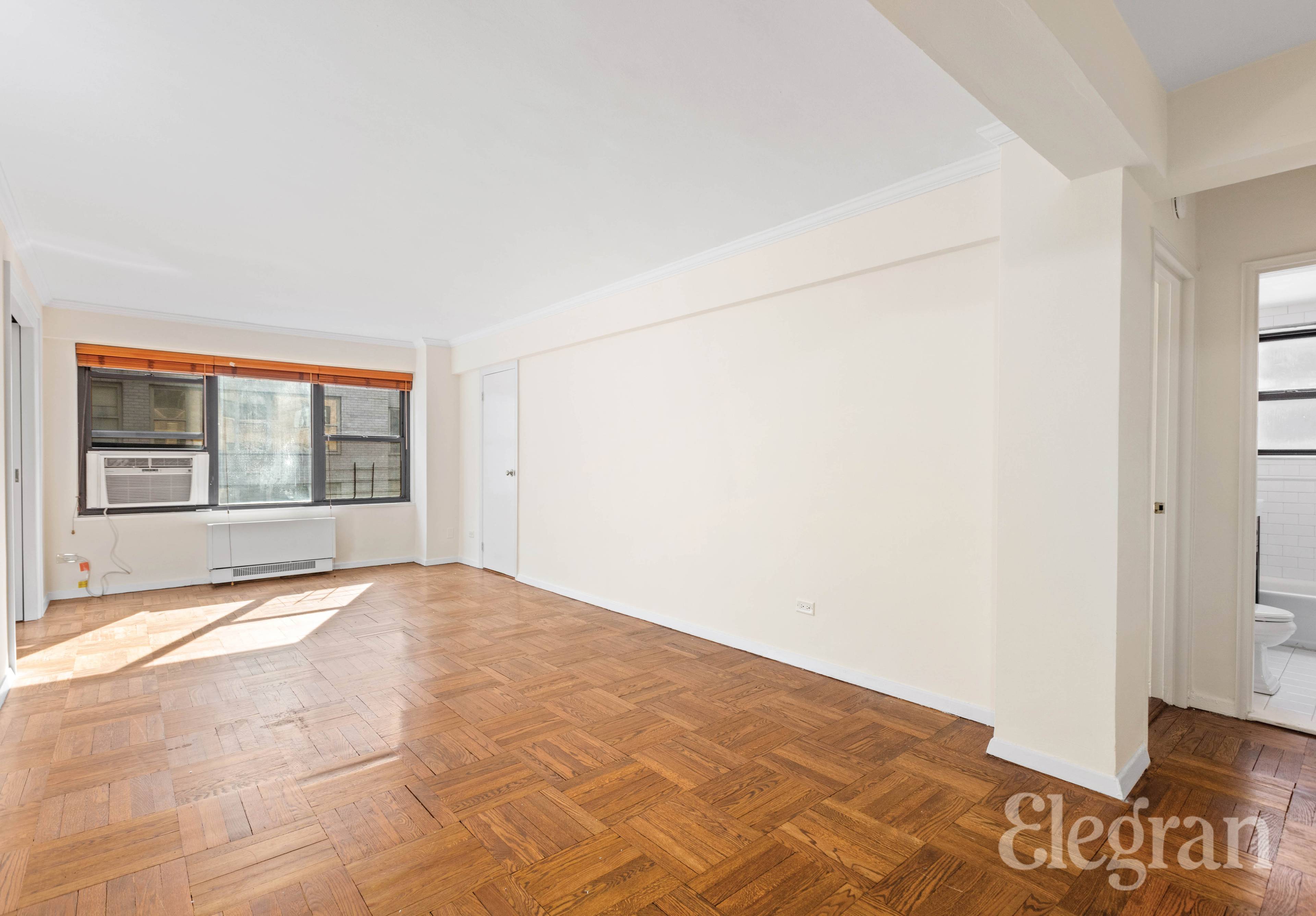 Nestled within the gorgeous post war 150 East 56th Street is this wonderful apartment offering an impressive 800 sqft of light filled living space.