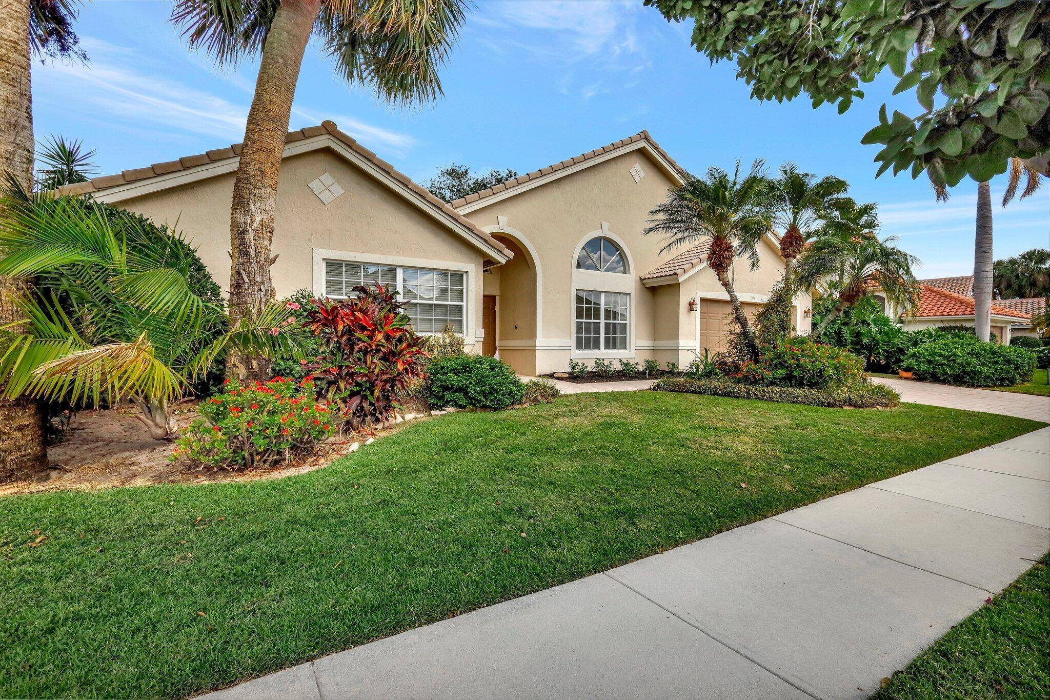 Just in time for a Fresh Coat of Exterior Paint scheduled for the Rarely available Large Viscaya II Model in the Guard Gated Lakeridge Falls.