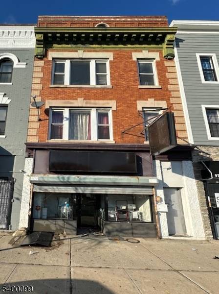 Mixed Use Building ? Taxes 10, 713 Lot 24x105 offers both commercial and residential income opportunities.