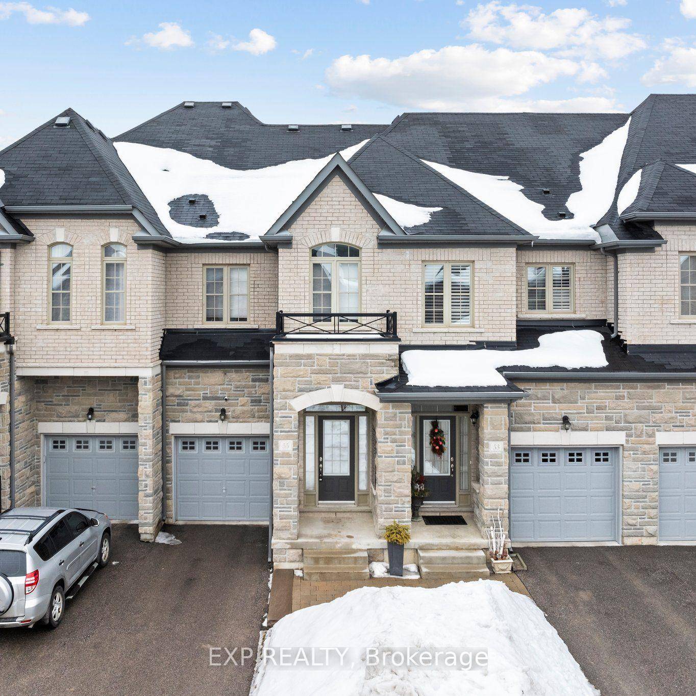 Luxury Executive Townhome In The Village Of Sharon.