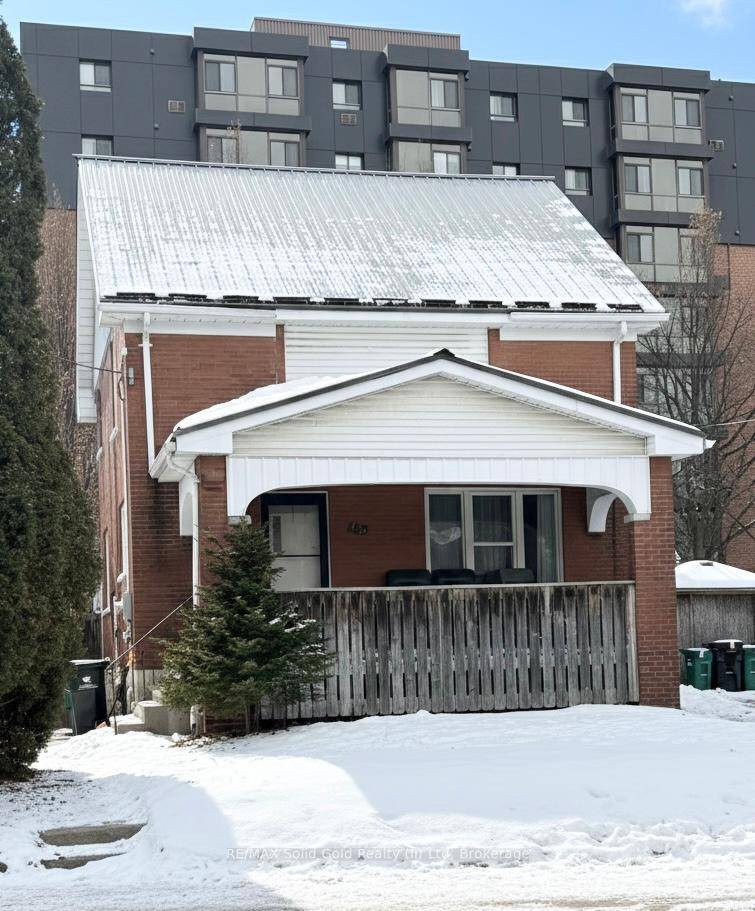 Uptown Prime Location with multiple possibilities !