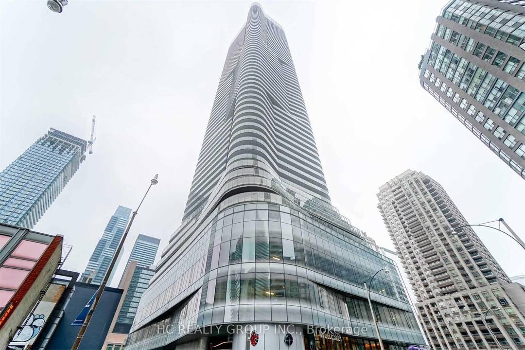 Luxury Condo, 11 Wellesley On The Park At Heart Of Down Town, Southwest Unobstructed City amp ; Lake View With The Biggest Wrapped Around Terrance.