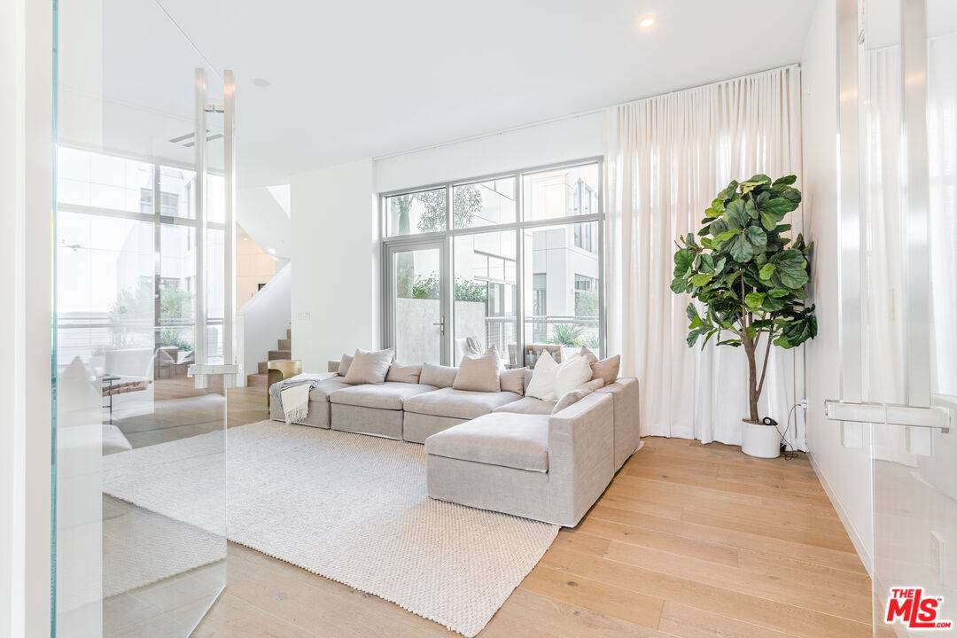 8600 Wilshire Blvd 3BR Beverly Grove La