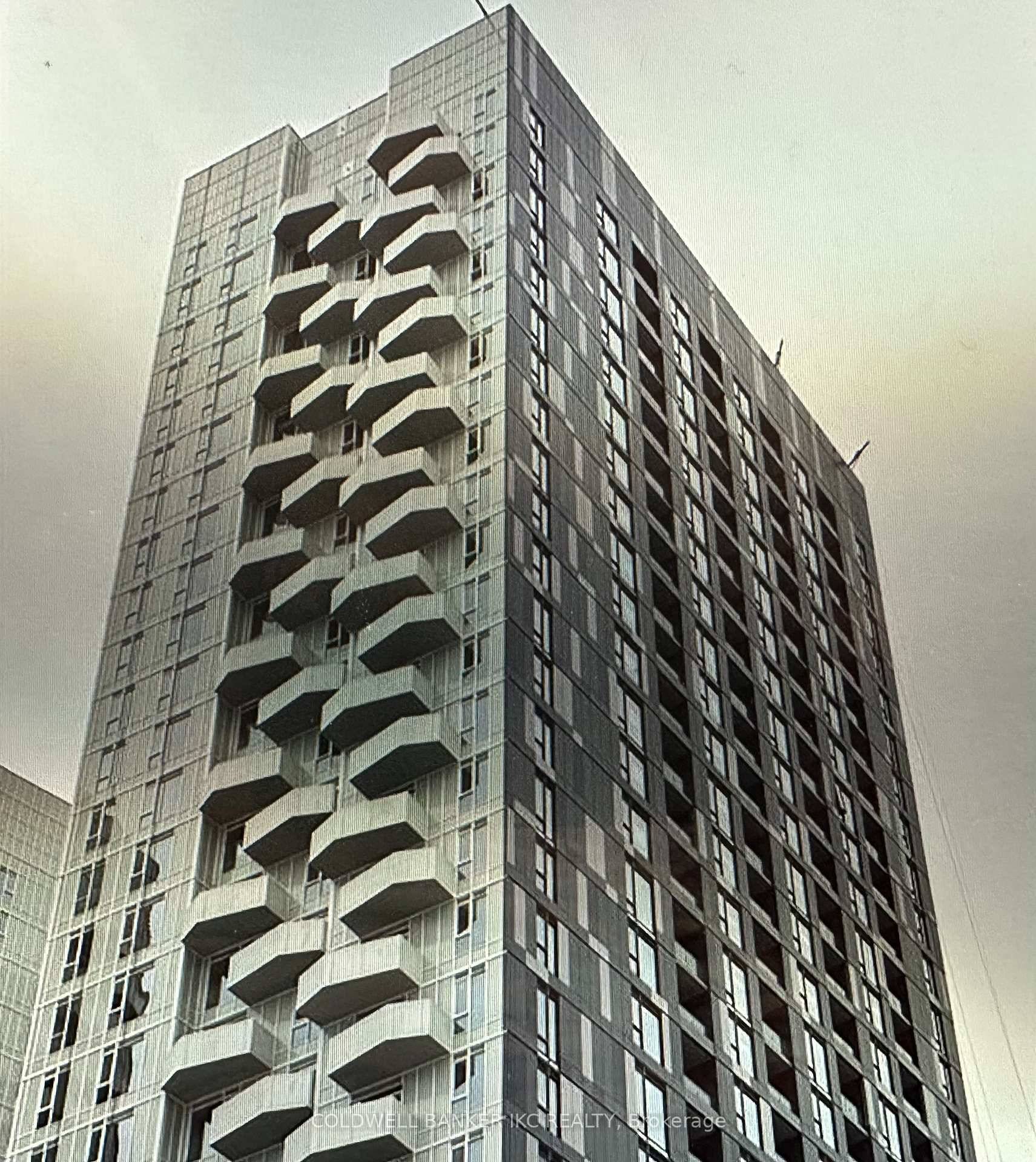 Bright and Spacious 1 Bedroom Den Condo Available for Lease !