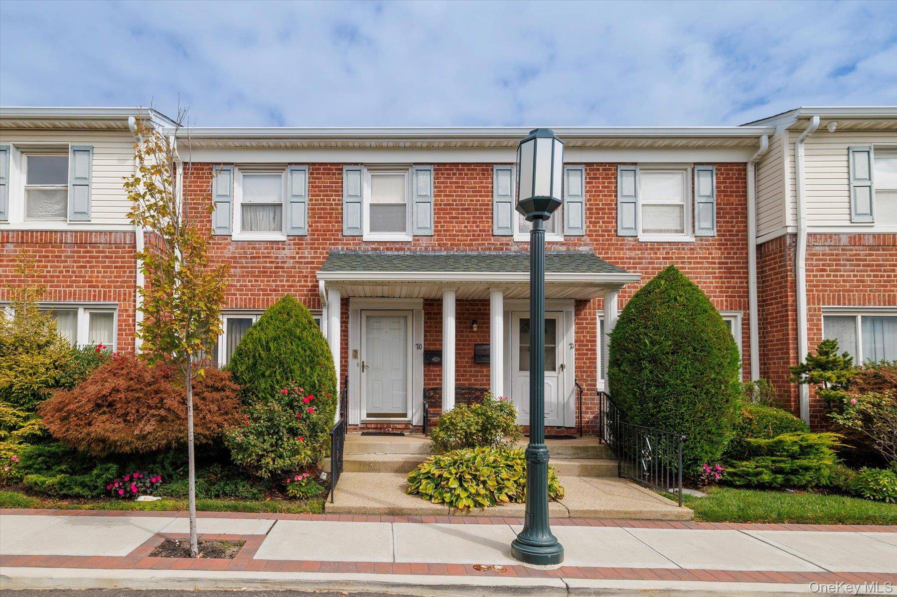 Welcome to Valley Townhouse Community.