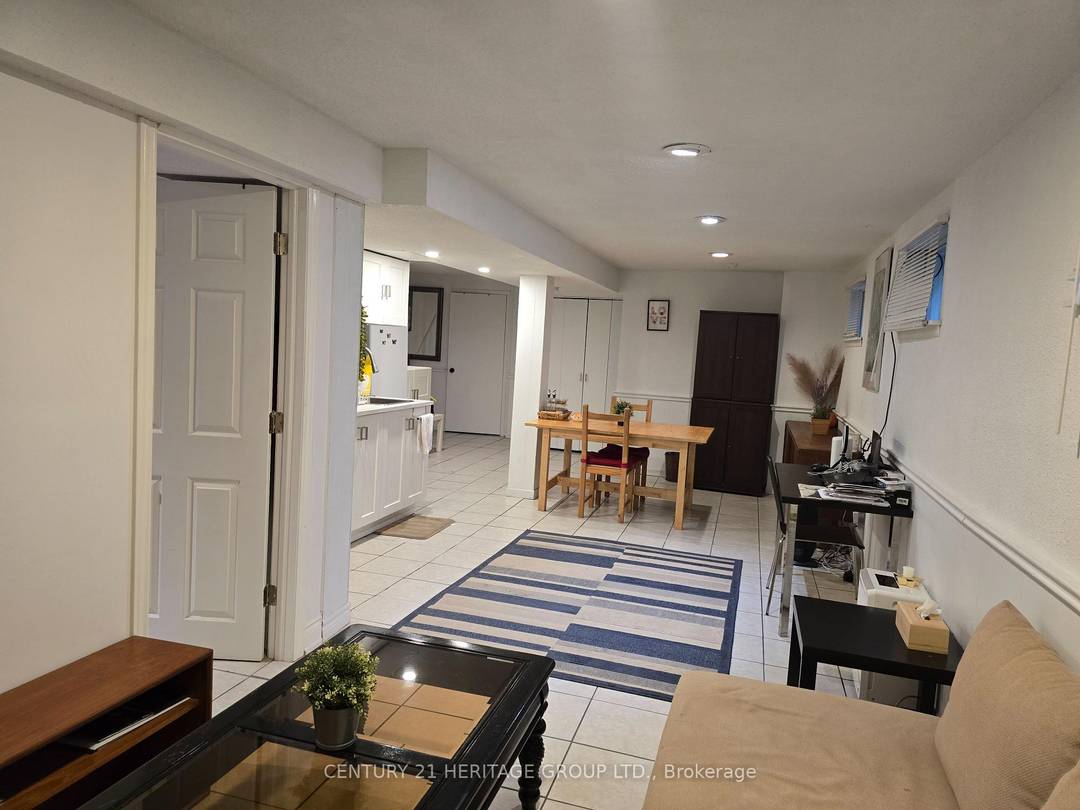 Beautiful One bedroom fully renovated and fully furnished basement for rent, with separates entrance and separate laundry in a very good area near steels and Dufferin Glen shield area it ...