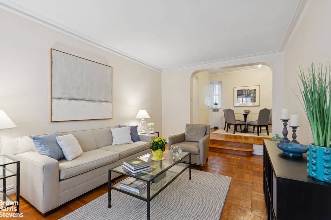 This is a lovely one bedroom in an Art Deco building located block from Lincoln Center and Central Park.