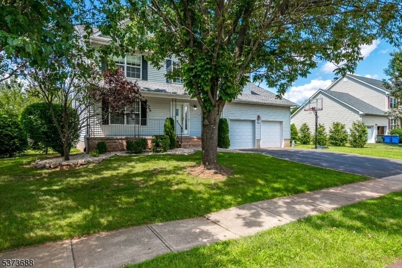Stylish, Spacious, and Move In Ready A Rare Find in Sought After Rohill Estates !