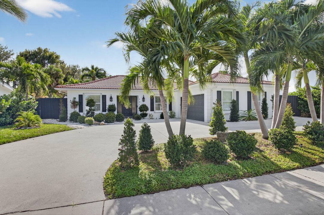 Welcome to this inviting 4 bedroom, 2 bath single family home in the heart of Boca Raton Square.