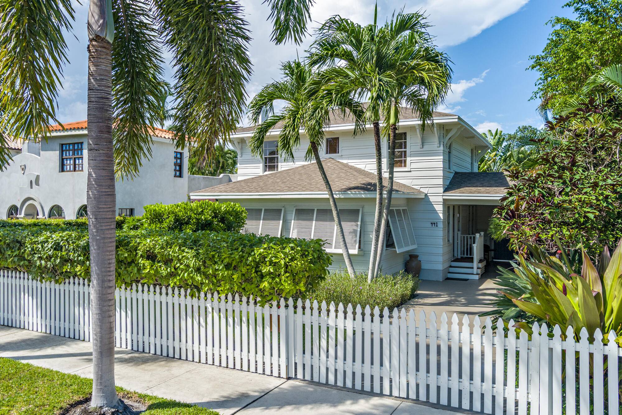 Elegant 1926 Old Florida Home with Guest Cottage in Historic Old NorthwoodMain House 3BR 1.
