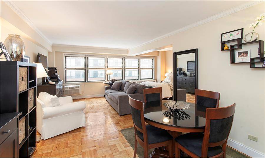 Move into this sun drenched, impeccably maintained alcove studio, just minutes from the 2nd Avenue Subway !