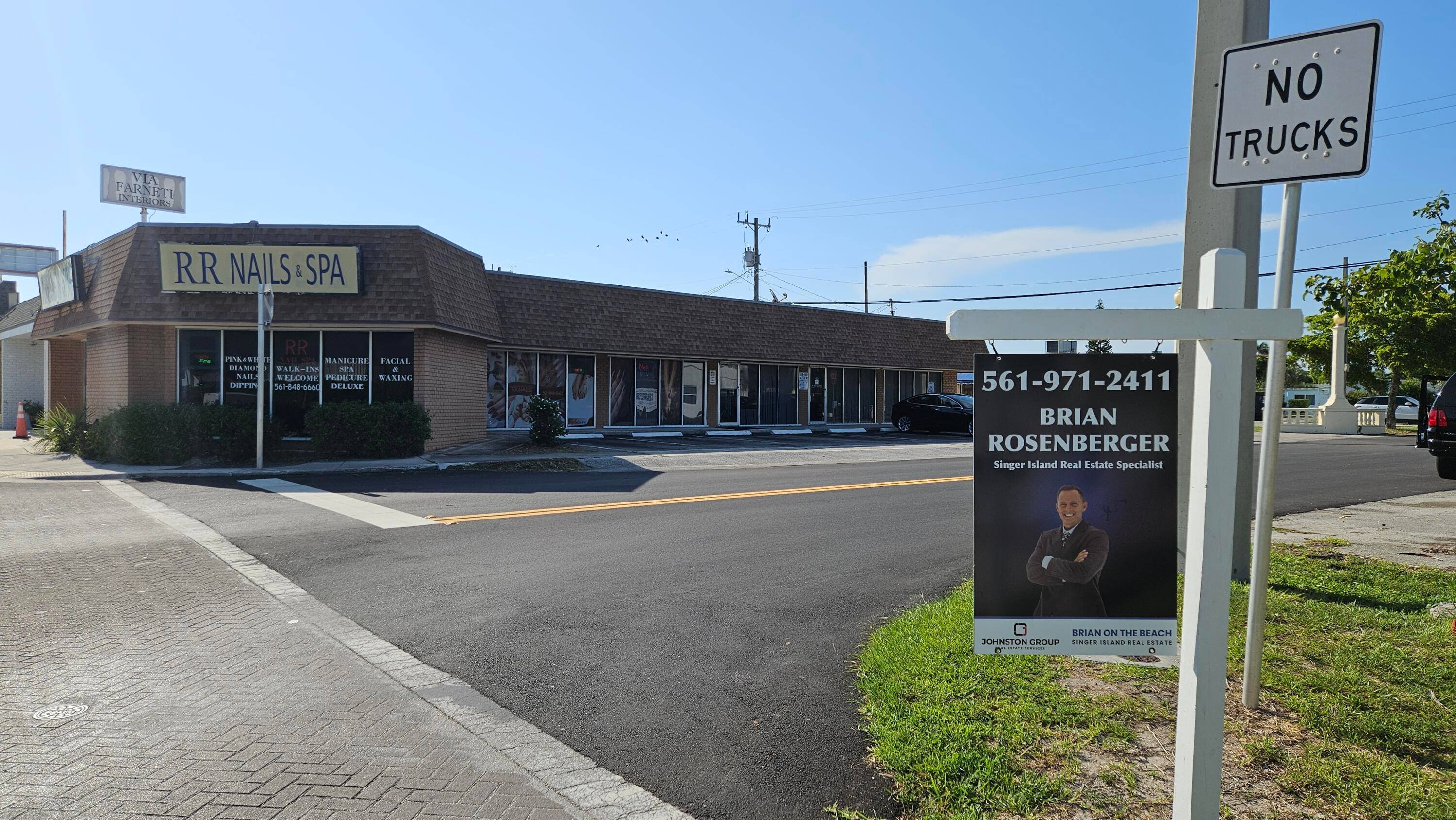 Great Location on Park and Blue Heron.