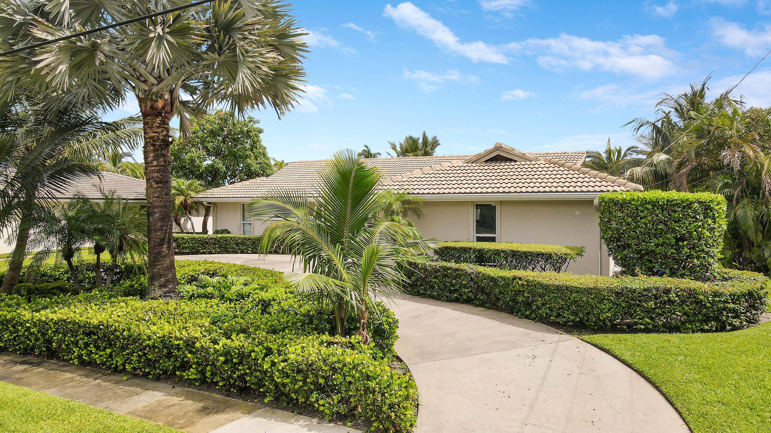 Waterfront home in Juno Isles, five minutes from everything with 100 ft.
