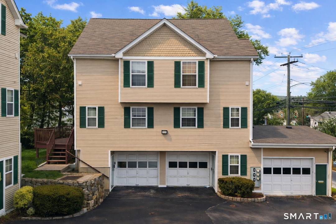 Welcome to easy living in the heart of Springdale, one of Stamford's most vibrant and convenient neighborhoods.