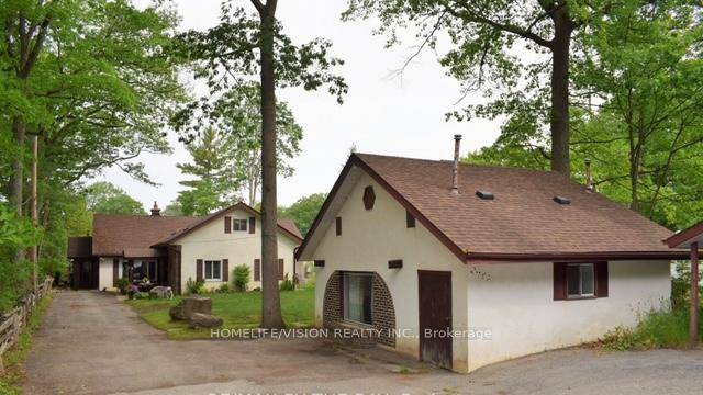 Welcome to this one of a kind one bedroom guest house bunkie for rent in beautiful Wasaga Beach.