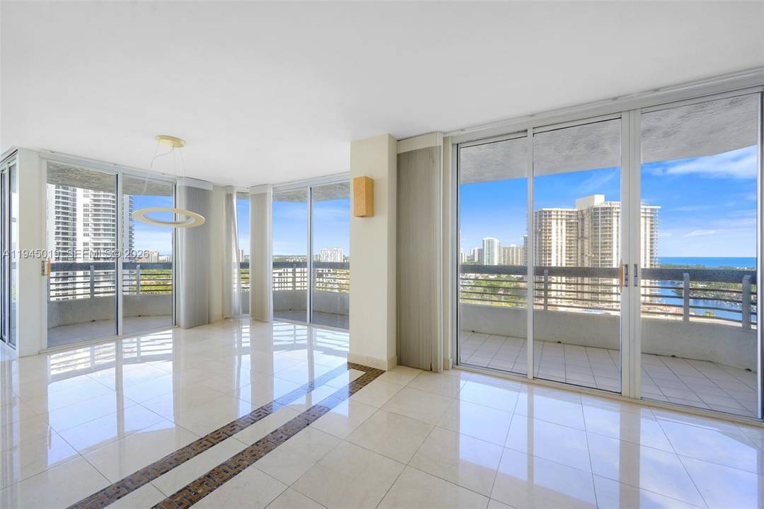 Spacious and bright 2 bedroom, 2 bathroom residence in the heart of Aventura offering one of the most open and desirable views in the building.