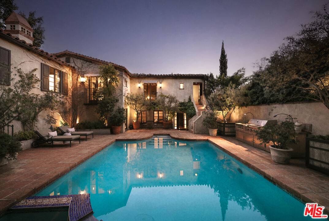 1437   Queens Rd 3BR Sunset Strip La