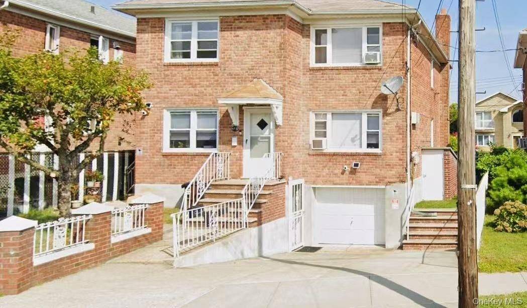 Well maintained full brick home located in the desirable and peaceful neighborhood of Whitestone.