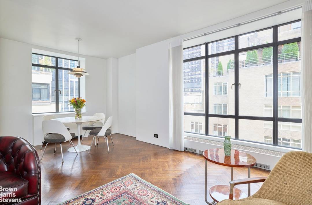 Every detail has been considered in this meticulously renovated high floor one bedroom home, blending authentic Bauhaus simplicity with thoughtful, contemporary updates.