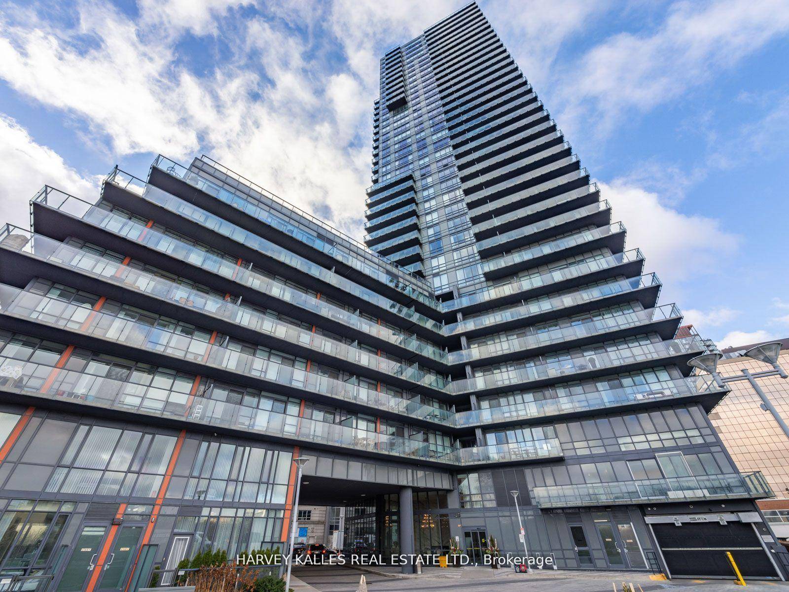 Stunningly upgraded, this 2 bedroom, 3 bathroom Penthouse suite in the prime of Yorkville offers the perfect blend of luxury amp ; sophistication, complete W breathtaking panoramic city views.