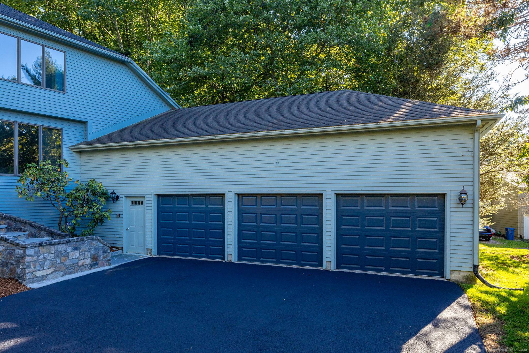 back on market, buyers financing fell through, nothing to do with the home THIS MAGNIFICENT HOME GRACED THE COVER OF HOME DESIGNS MAGAZINE WHEN IT WAS BUILT !