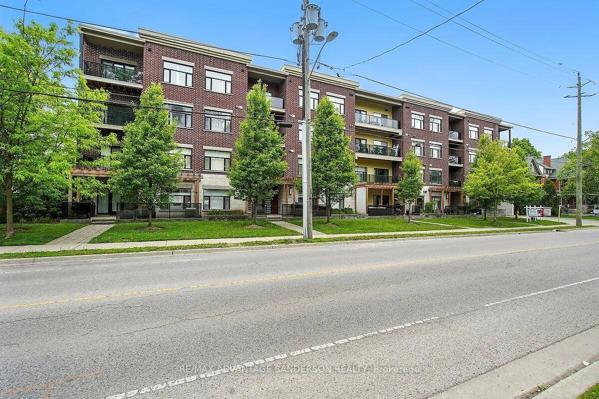 Located within walking distance of both Wortley Village and downtown London, this two bedroom contemporary condo has endless potential !