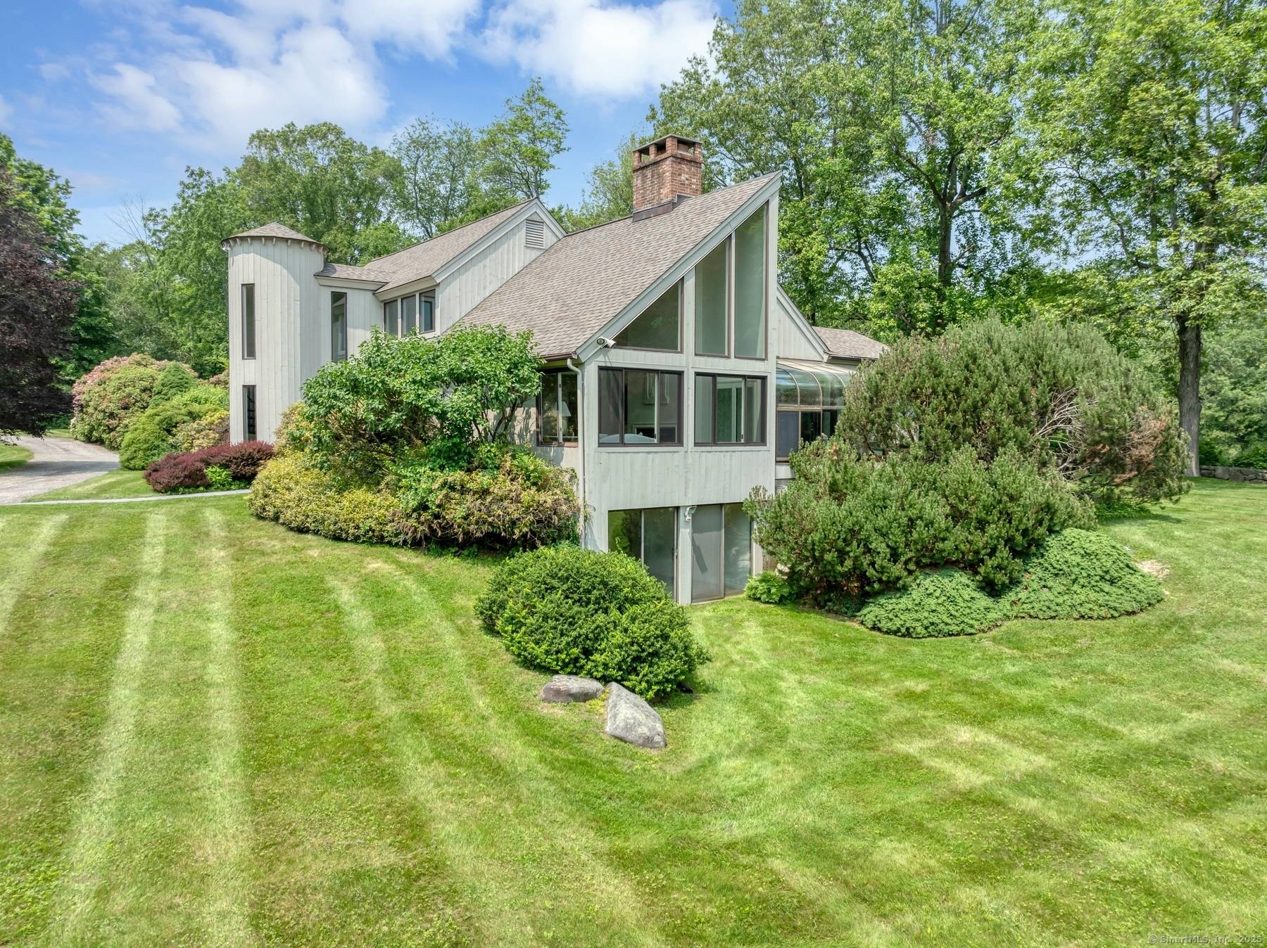 Fabulous Farview Farms home w neighborhood pool tennis !