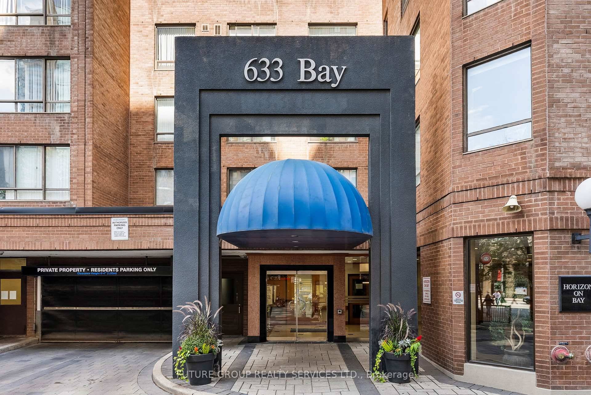 Live in the core of downtown, close to all the main attractions !