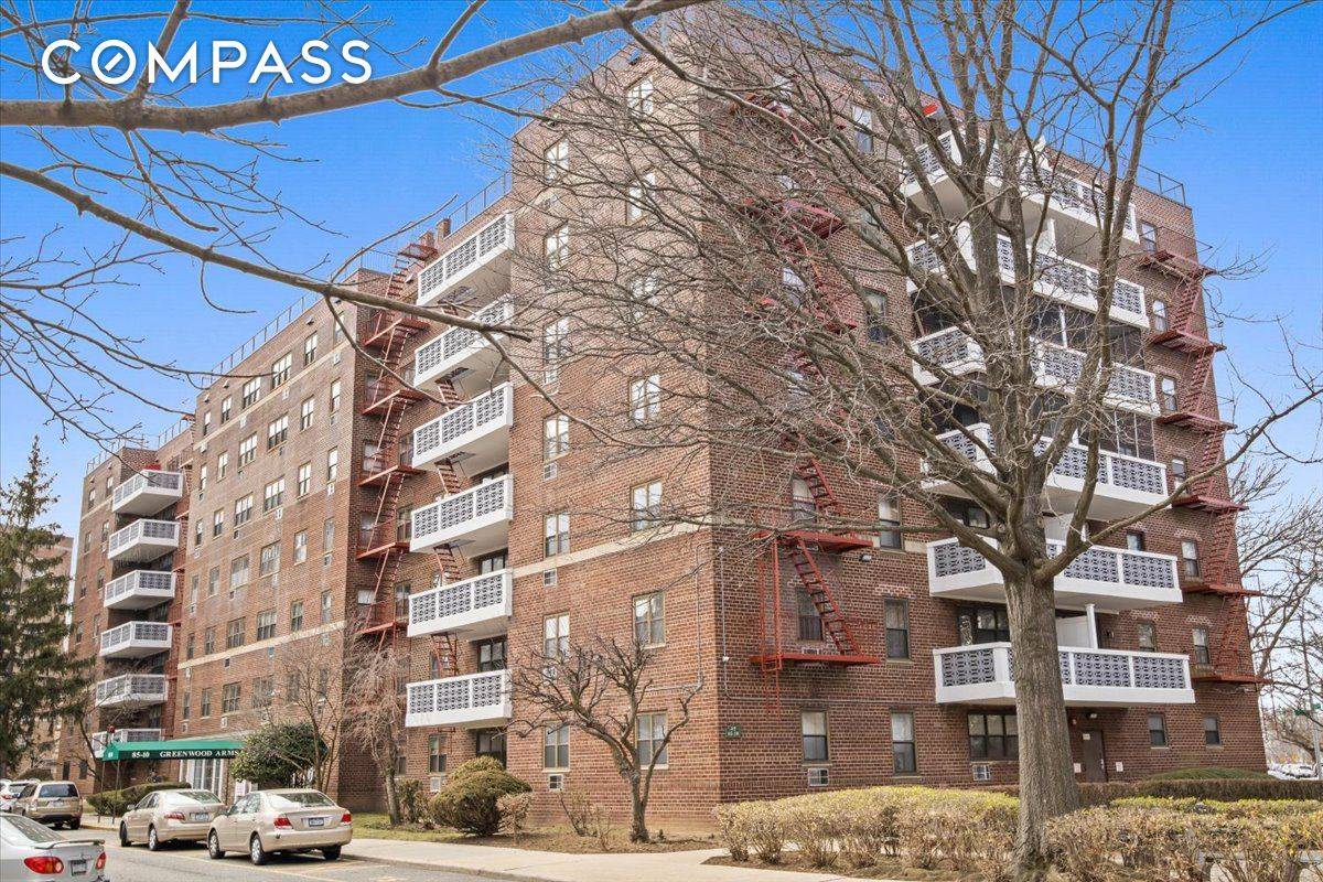 Welcome to the Greenwood Arms II at 85 10 151st Avenue in Lindenwood.