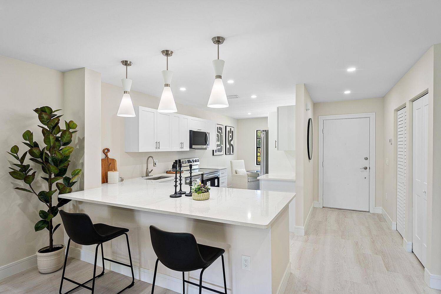 BRAND NEW REMODEL ! Turn key seasonal rental available for winter 2025 2026 with FULL Golf Racquet Membership !