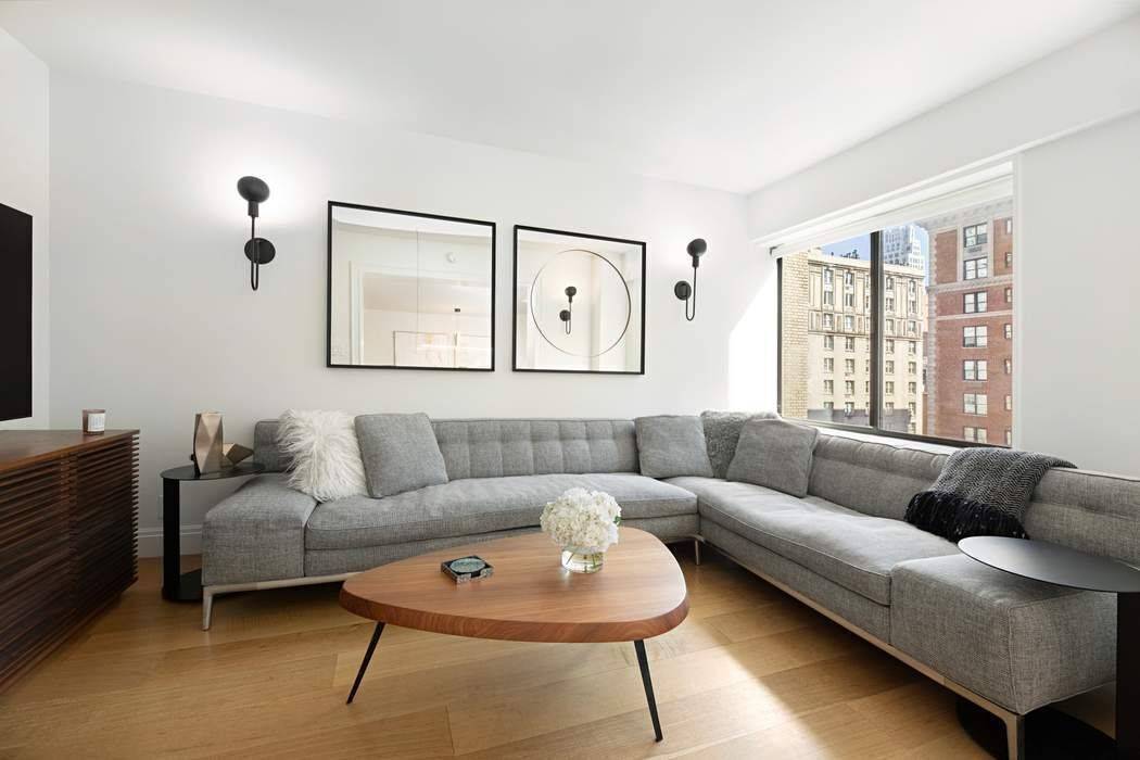 This sun drenched, meticulously renovated high floor condominium on Park Avenue presents a perfect combination of luxury and convenience.