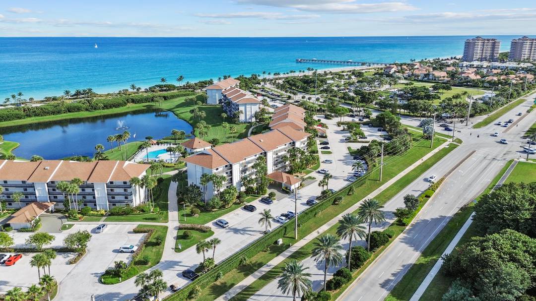 Experience elevated coastal living in this top floor, fully remodeled 2 bed 2 bath w prestine ocean views in Jupiter.
