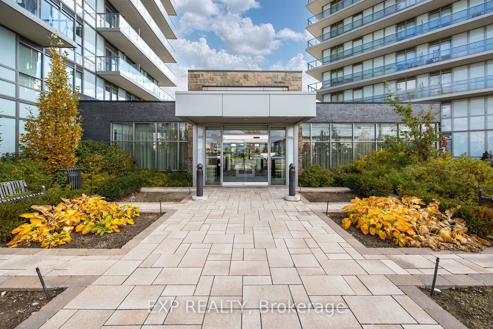 Welcome to urban living in the heart of Central Erin Mills !