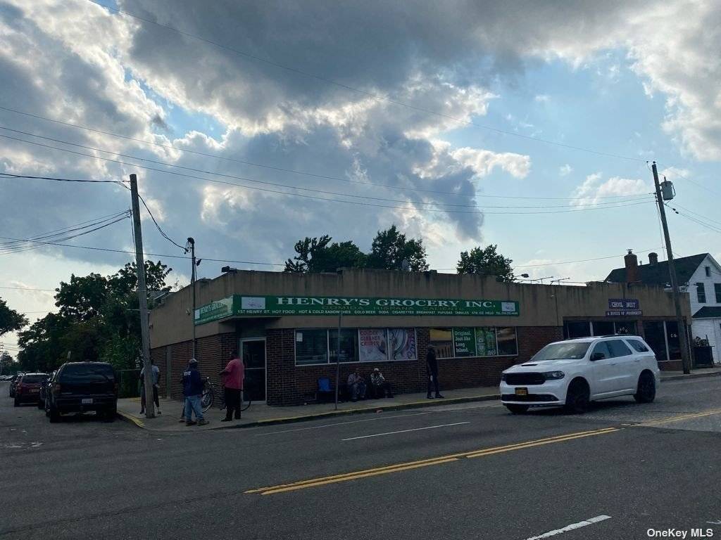 Location, Location, this commercial building has 2 units one is currently occupy as a Deli Bodega and is located in the excellent area where you can own your own business ...