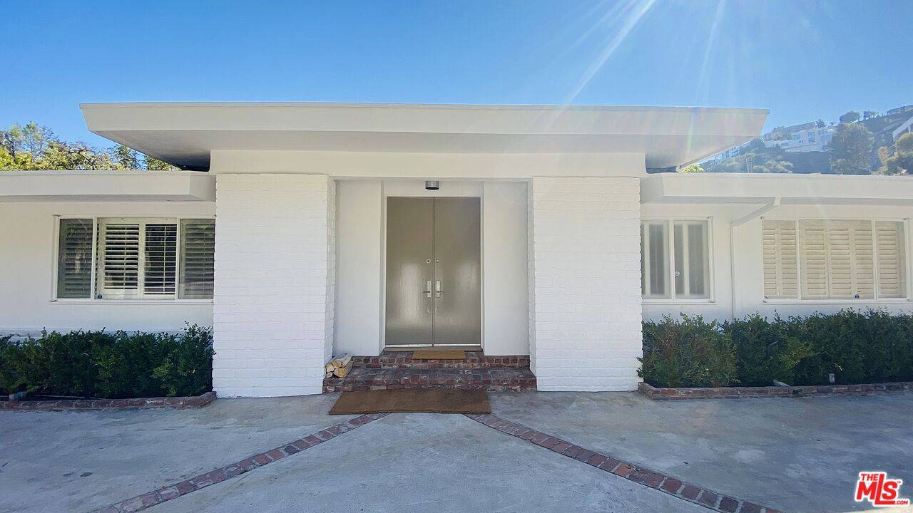1811   Rising Glen Rd Hollywood Hills East LA
