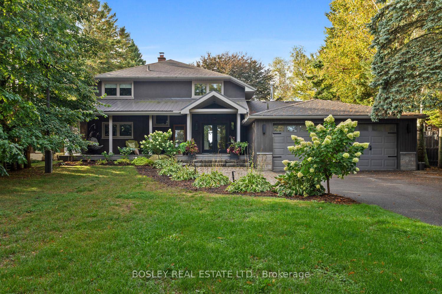 Expansive views along the Lake Ontario Shoreline, this beautiful updated 2 storey home provides an elegant backdrop and layout conducive to all families.