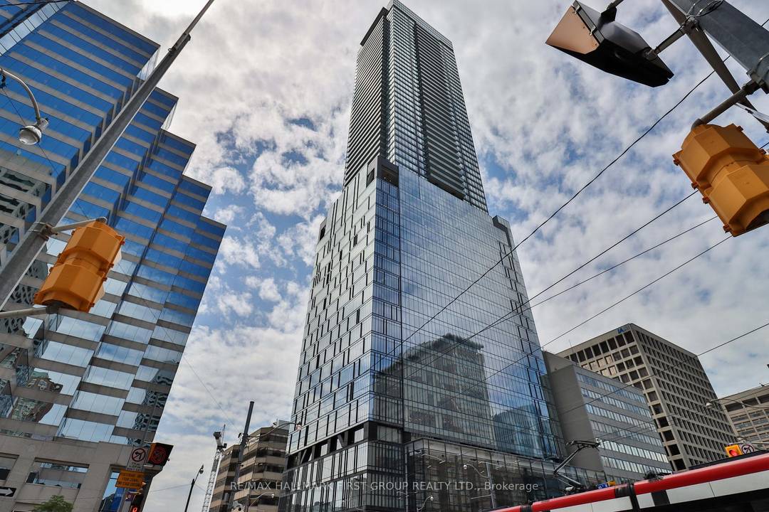 Leased Fully Furnished or Empty based on Tenant's Needs Exquisite Modern 3 Bedroom Corner Unit with Breathtaking City Views !