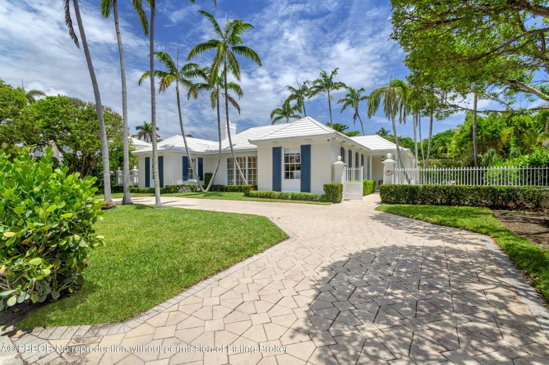 Welcome to a true gem in the heart of Palm Beach, this impeccably designed Bermuda residence by Marion Sims Wyeth is nestled on a rare, oversized 23, 958 square foot ...