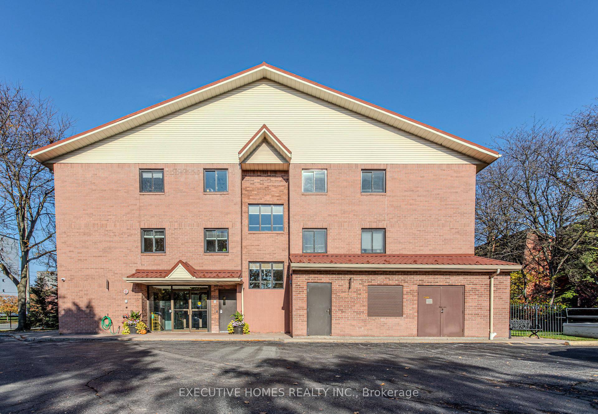 Gem of a property for first time buyer, investor, or someone looking to downsize.