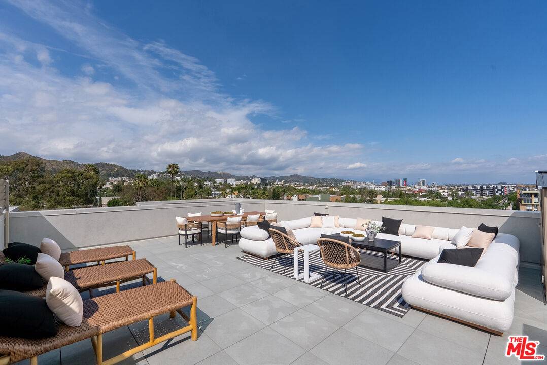 7428   Santa Monica Blvd 2BR Hollywood Hills East La